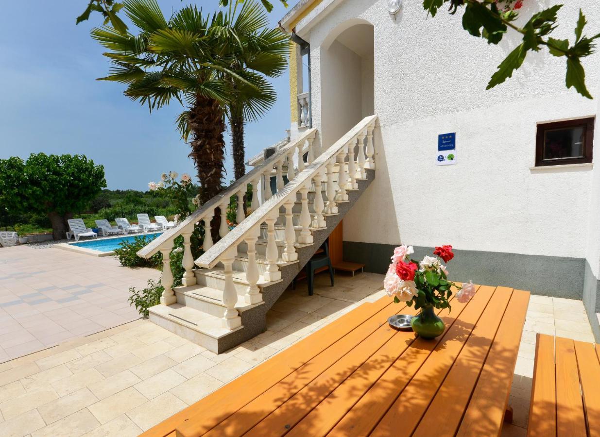 Apartments Ella Porec Bagian luar foto