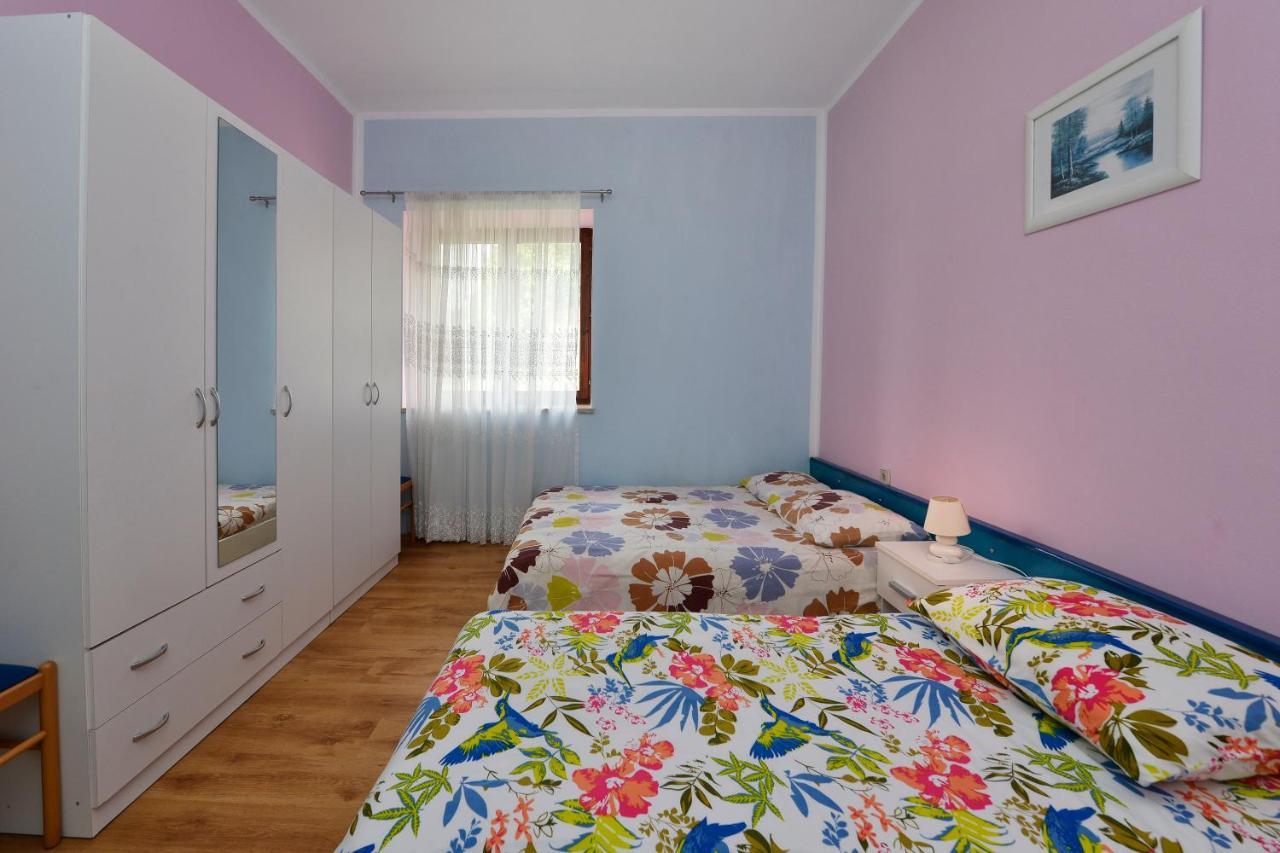 Apartments Ella Porec Bagian luar foto