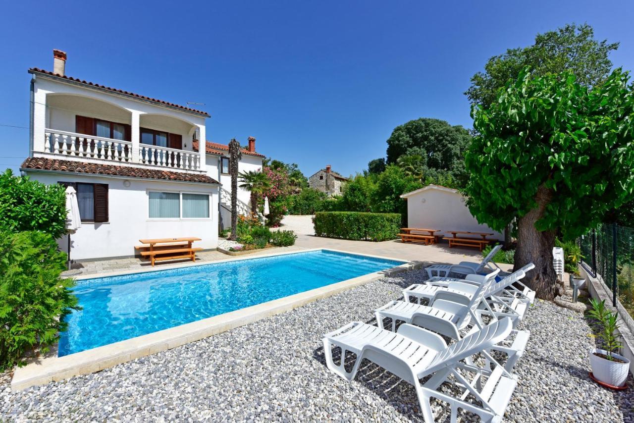 Apartments Ella Porec Bagian luar foto