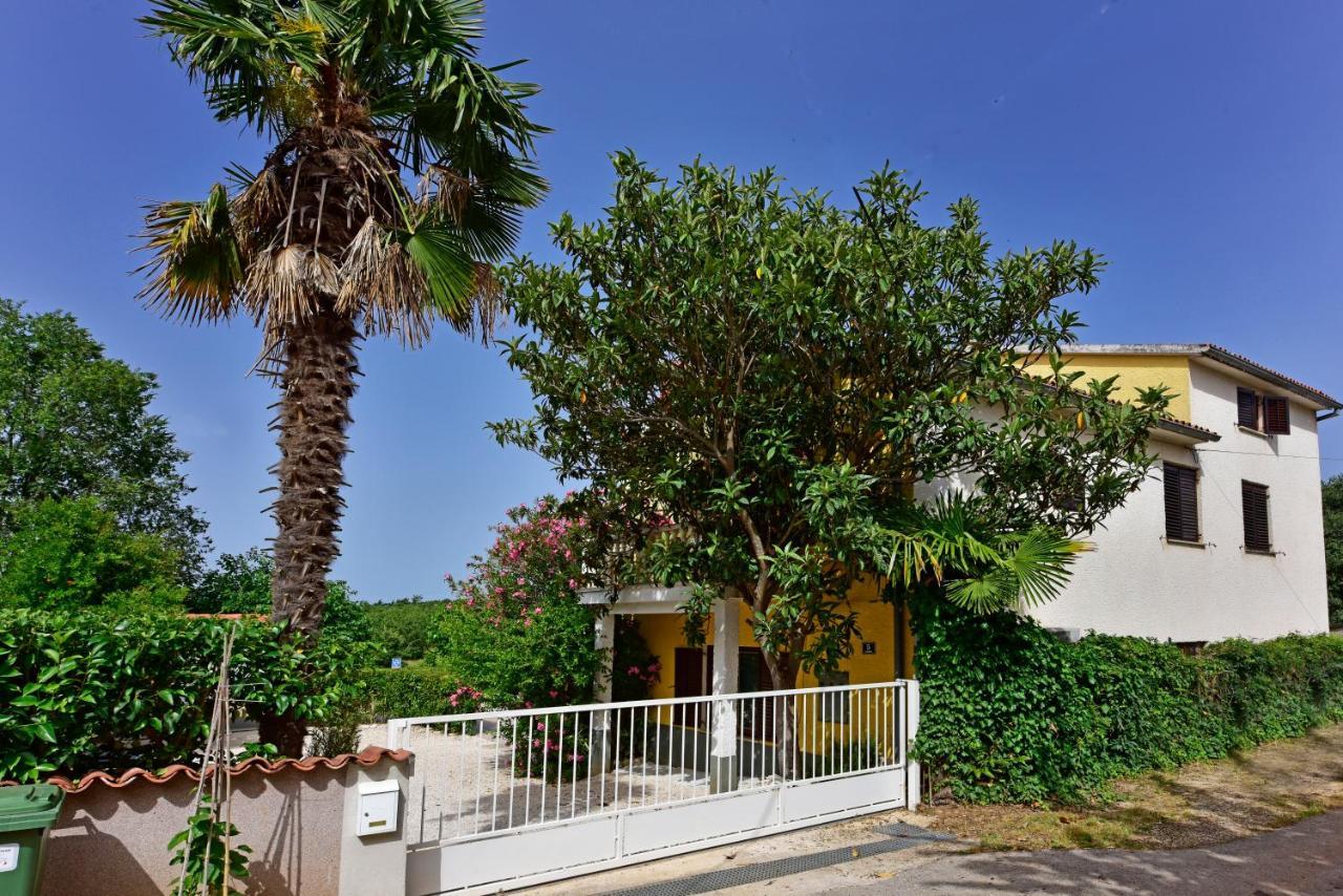 Apartments Ella Porec Bagian luar foto