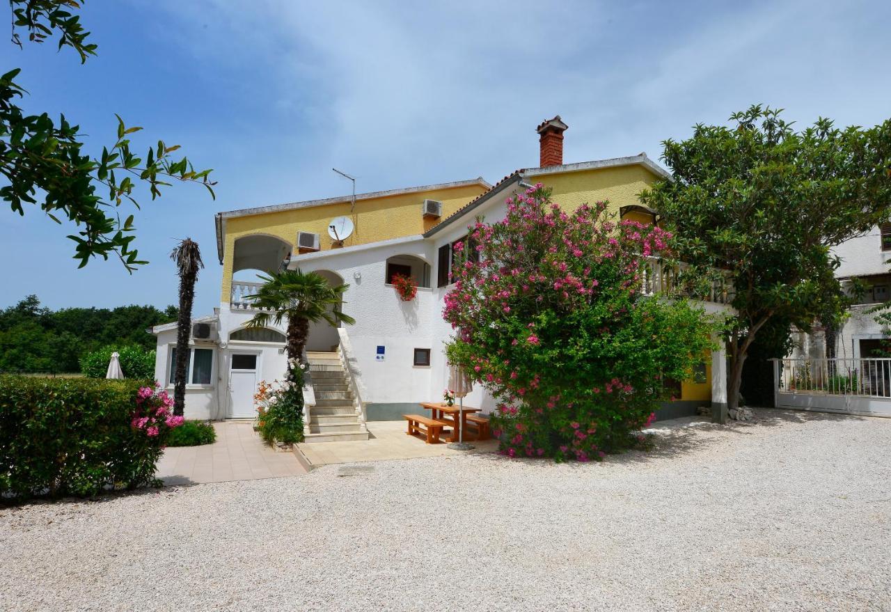 Apartments Ella Porec Bagian luar foto