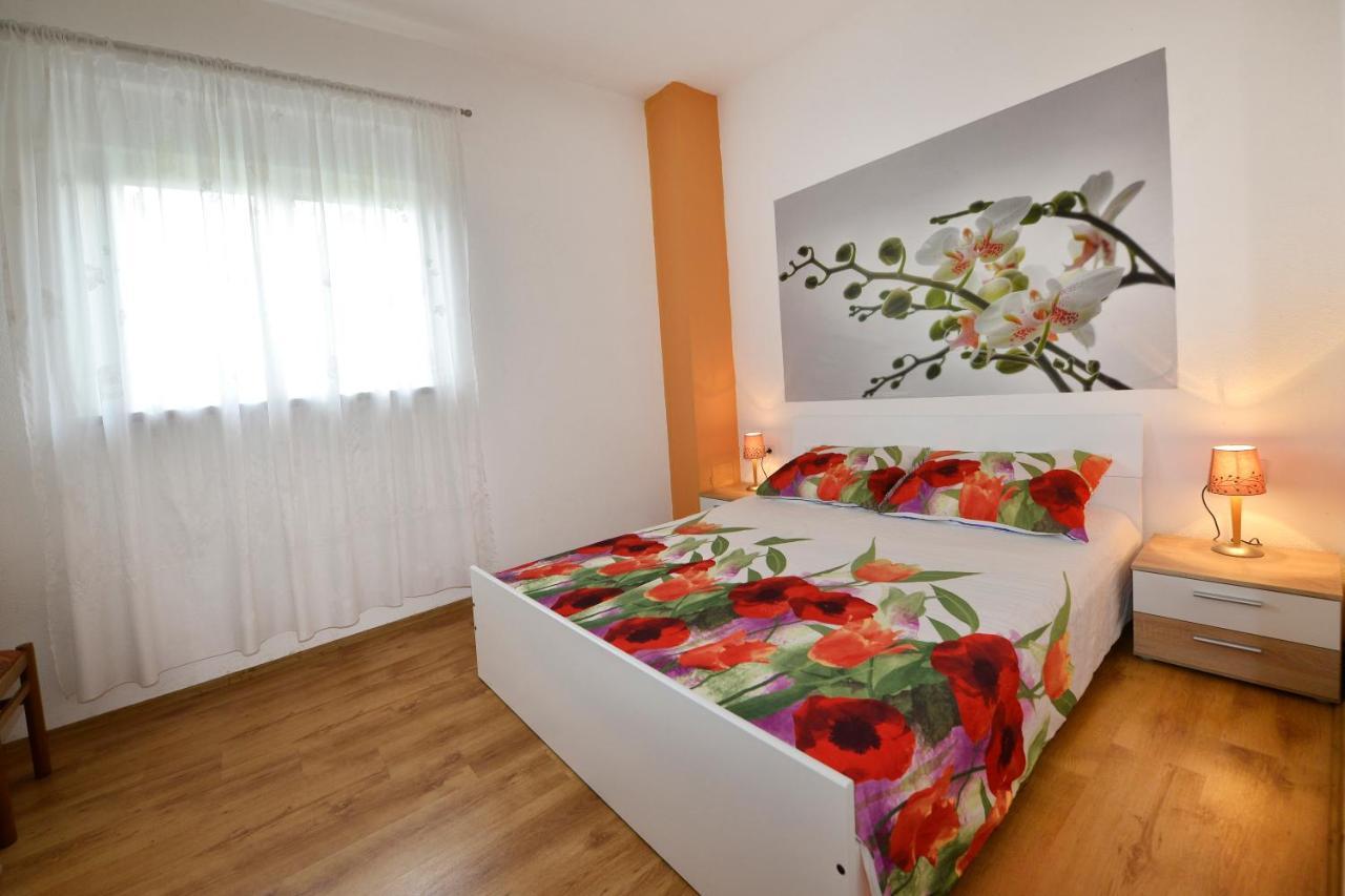 Apartments Ella Porec Bagian luar foto