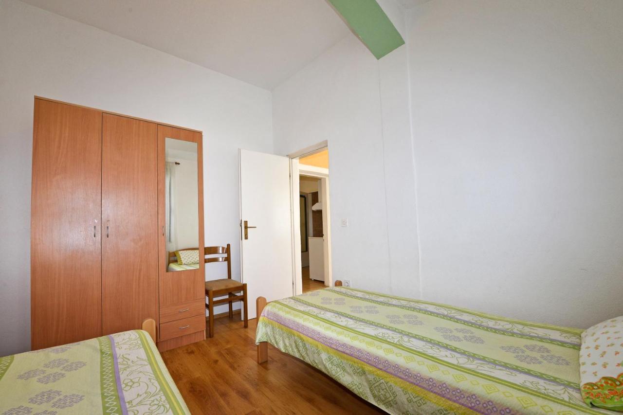 Apartments Ella Porec Bagian luar foto
