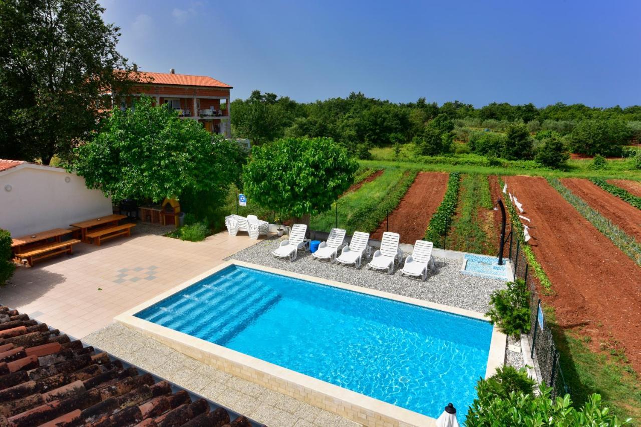 Apartments Ella Porec Bagian luar foto
