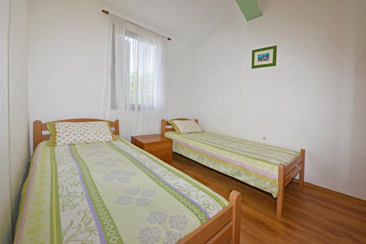 Apartments Ella Porec Bagian luar foto