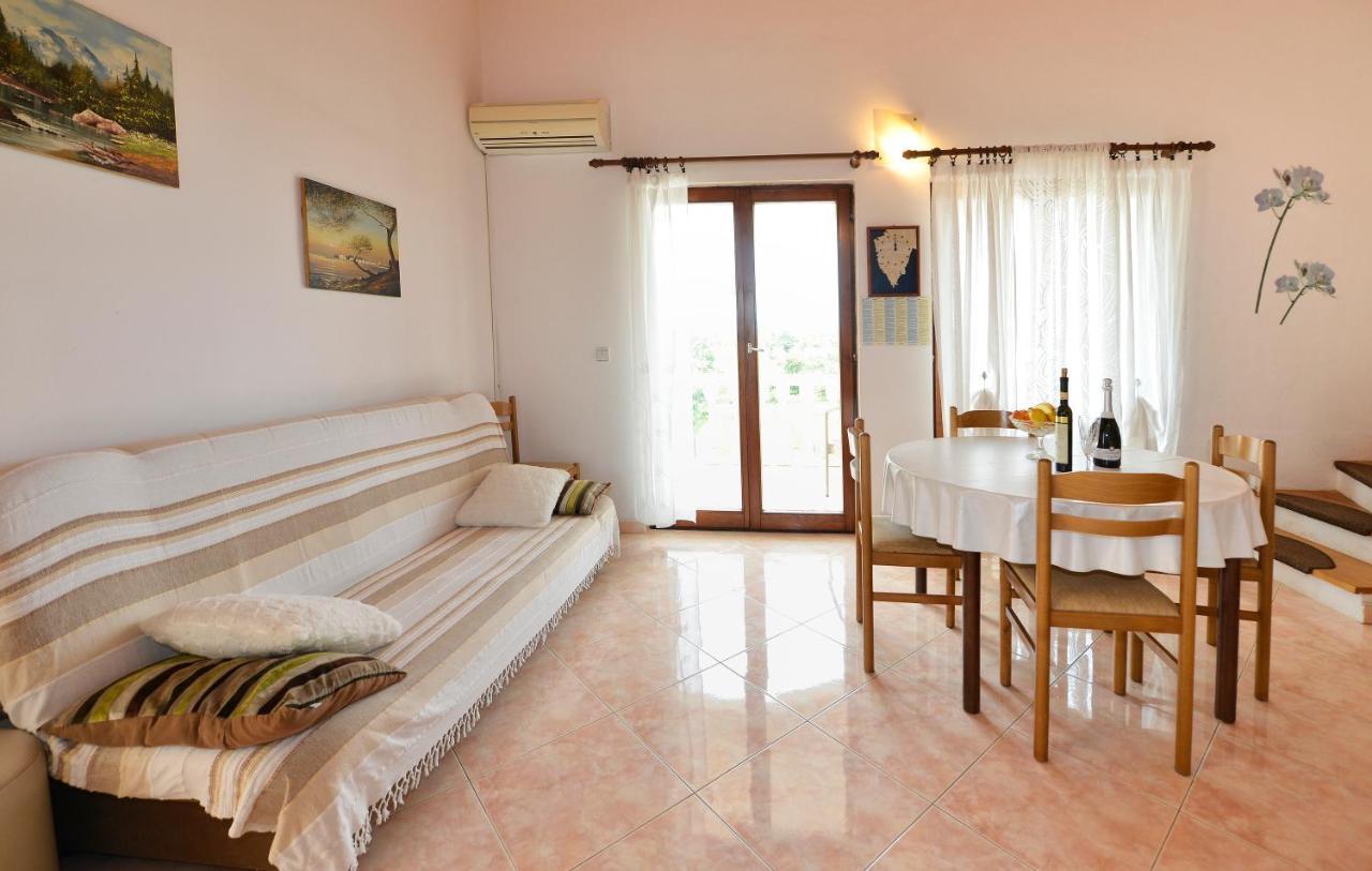Apartments Ella Porec Bagian luar foto
