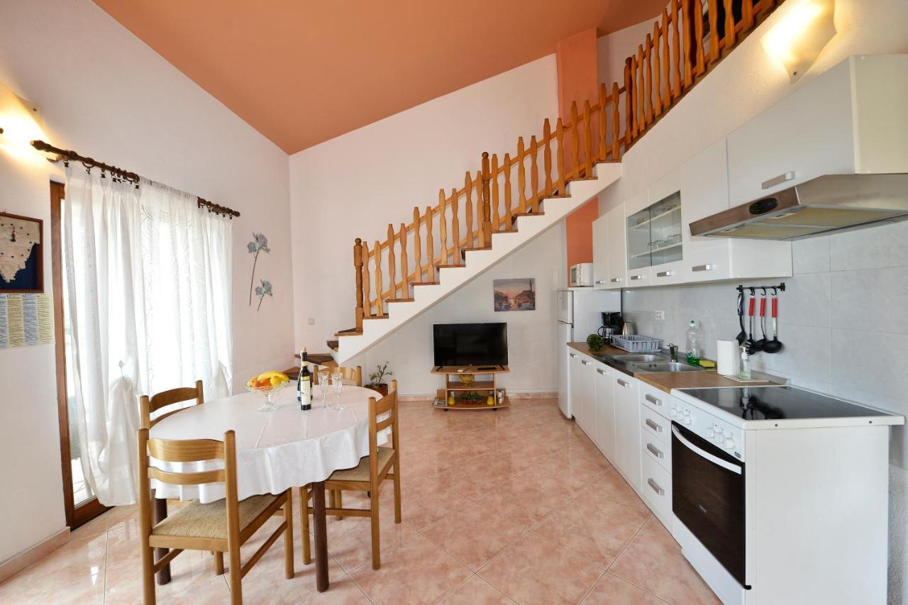 Apartments Ella Porec Bagian luar foto