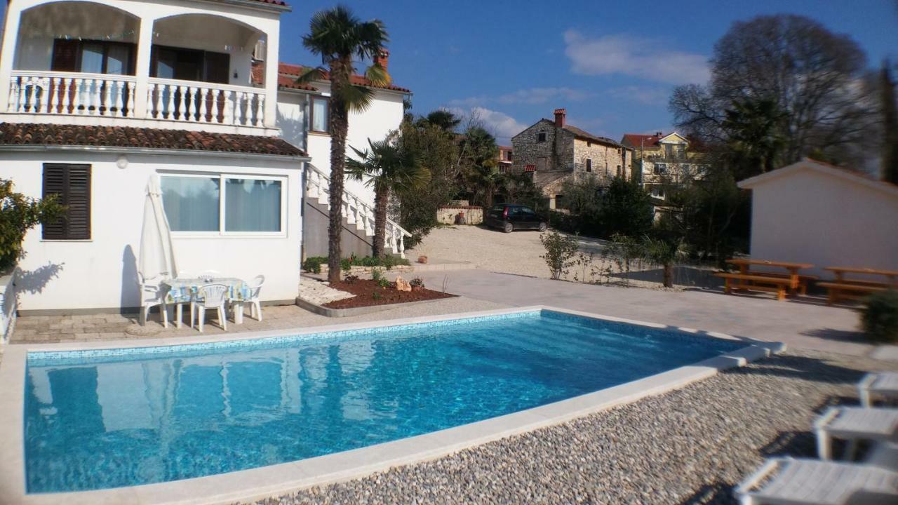 Apartments Ella Porec Bagian luar foto